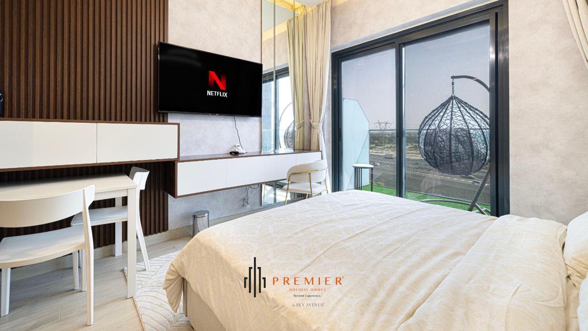 Premier I Poolside Apartment *